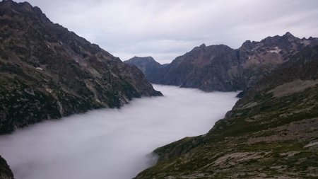 Le vallon de Font Turbat au petit matin, sous la mer de nuages