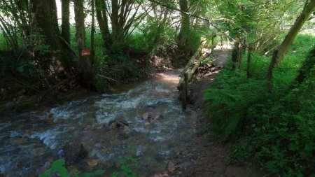 Le Rossand a emporté une partie du sentier.