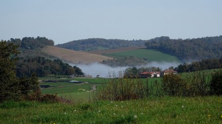 Le brouillard tente de franchir le Col de l’Hôpital