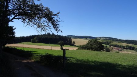 Vers le sud et le hameau du Fay.