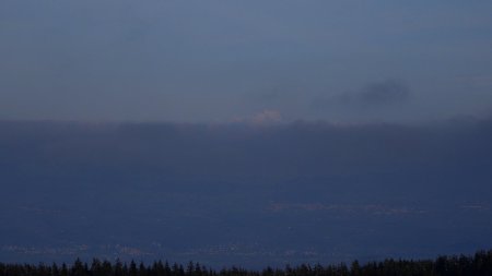 Le mont Blanc fait une discrète apparition.