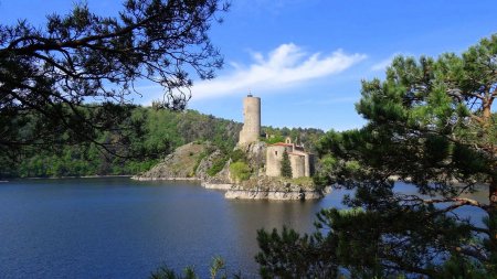 Île et château de Grangent.