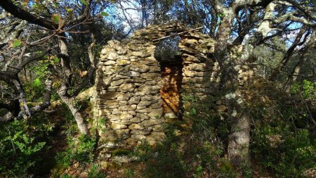 Borie ruinée sur le chemin des réservoirs