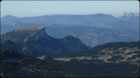 Regard arrière sur le Rocher du Plautret la Dent de Die, et les Trois Becs en arrière plan. Zoom.