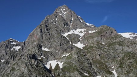 L’impressionnante face nord du Pic du Mourre la Mine.