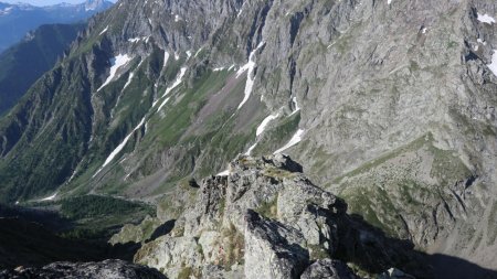 La marche d’approche vue du promontoire. 