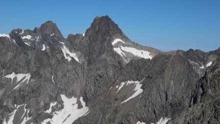 Les crêtes du Vaccivier en premier plan. Tête de l’Etret et Pointe du Vallon des Étages.