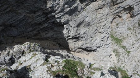 Le pas de III se trouve dans cette partie du couloir (vu des pentes au-dessus).