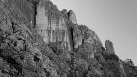 A l’ombre des parois - La tour décollée en ligne de mire