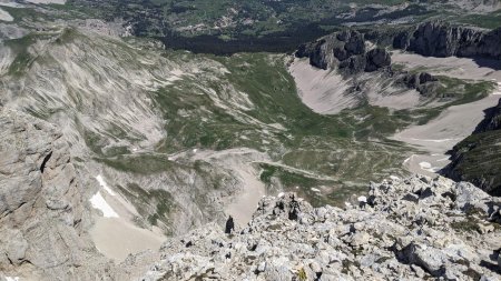 Vallon, cabane et crête d’âne.