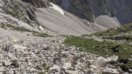 Descente prudente vers la barre à désesclader.