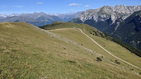 Je coupe pour rejoindre la piste. Col des Faïsses.