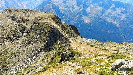 Le Col de Colombes (2423m) droit devant