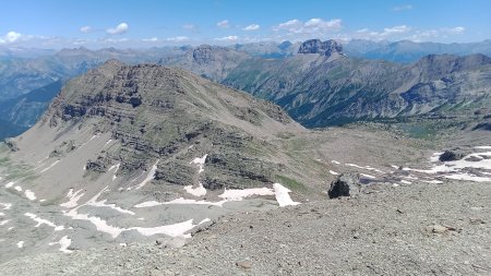 Vue au nord sur la tête de Chabrière du Laverq, et sur les Séolanes