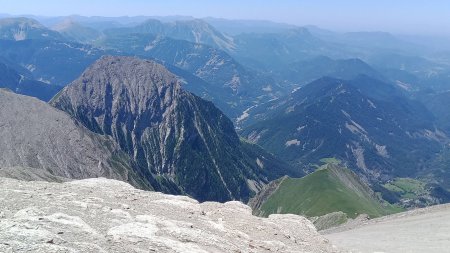 Le sommet du Tromas, parait dorénavant petit, du sommet du Puy de la Sèche.