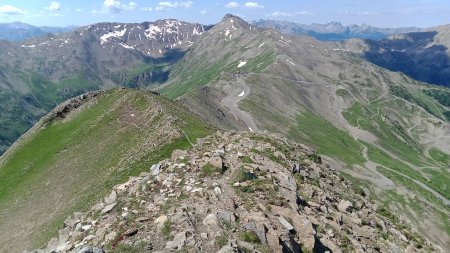 Sommet du pic de Boussolenc (2832m) vue au sud sur l’Aupillon (2916m)