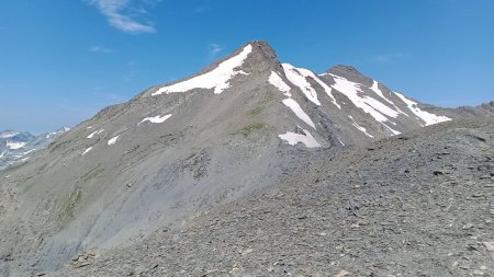 Vue sur la pointe 3131 et sur la pointe des Neyzets (3236m)