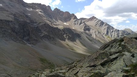 Descente avec la pointe basse de Mary (à droite)