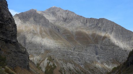 La colossale muraille sud de la Pointe de la Diablée