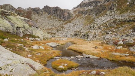 Descente dans le vallon du Piche.