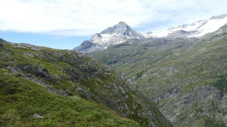 Vue arrière : le sentier, la Dent Parrachée