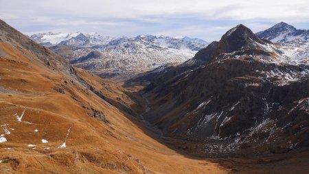 Vallone del Breuil avec au fond, le massif du Ruitor et la Grande Sassière.