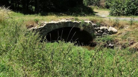 Vieux pont (fragile) de la Grange.