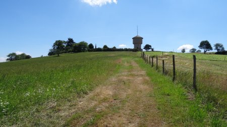 Montée au belvédère de la Sauveté.