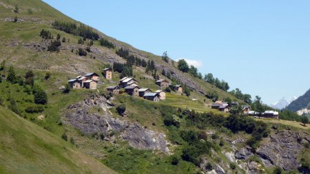 Retour au parking, vue sur la Gittaz...et fin de cette magnifique boucle