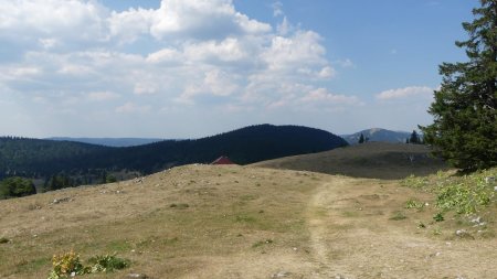 En redescendant au chalet du Châtel, le Haut du Mollendruz et la Dent de Vaulion