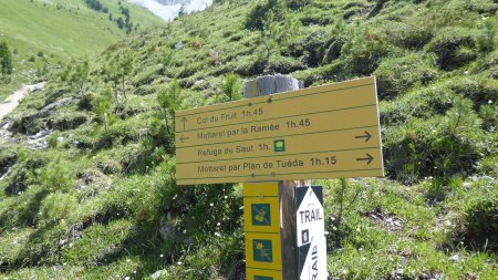 Panneau, direction Mottaret par la Ramée