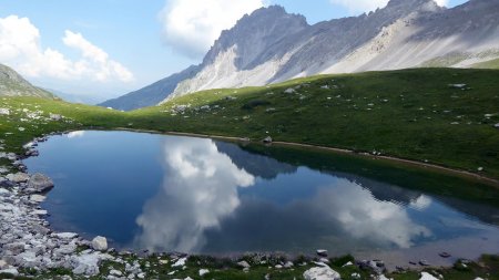 Lac de Chanrouge et Aiguille du Fruit