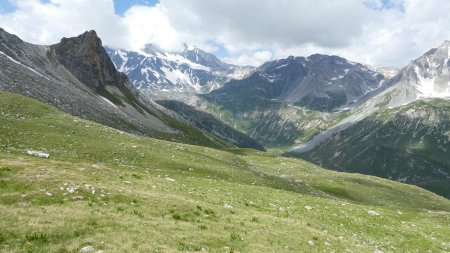 Hors sentier dans l’alpage