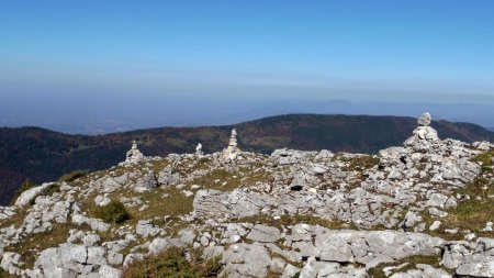 On débouche sur un petit plateau