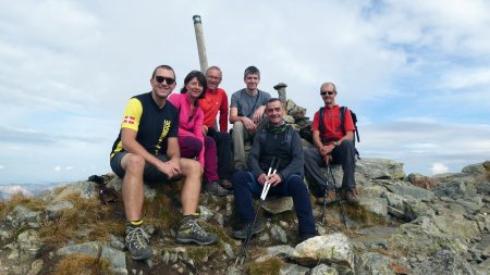 L’équipe (Altitude Rando) ravie au sommet