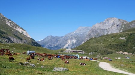 Retour, refuge du Roc de la Pêche, Vue sur la Pointe de Méribel, Grand Bec et Roc de la Valette