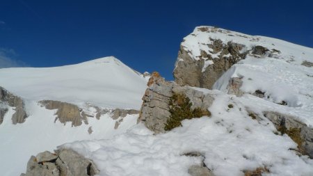 La Tête de Vallon Pierra sur la gauche.