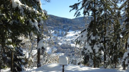 Joli point de vue sur le village de La Frasse 