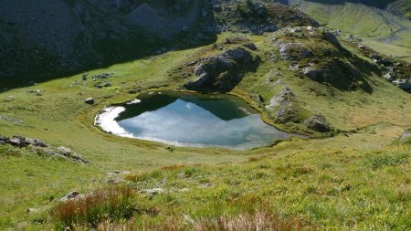 Le petit lac discret.