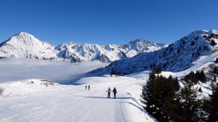 Direction le sommet du Grand Collet, vue arrière