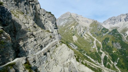 Le sentier exposé au début