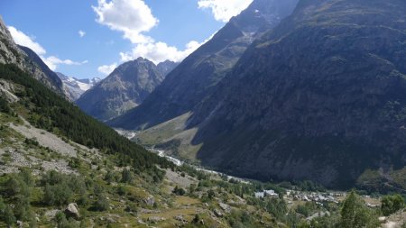 Regard vers le vallon du Carrelet conduisant au Glacier de la Pilatte qui donne naissance au beau Torrent du Vénéon.