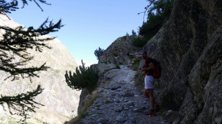 Mieux vaut faire cette raide montée dans l’ombre.