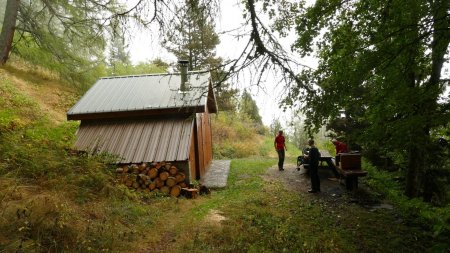 La belle baraque forestière du Pré des Combes.