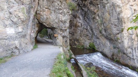 Entrée dans les gorges