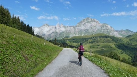 Vers le col de l’Arpettaz, vue Mont Charvin