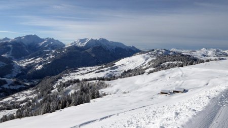 Vue arrière vers le Grand Mont et Mirantin