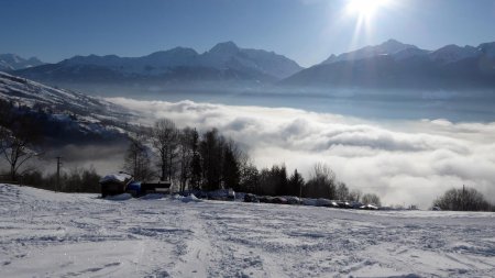 Départ, vue arrière vers le Mont Pourri et la mer de nuage