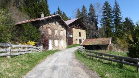 Maisons isolées après Bagin