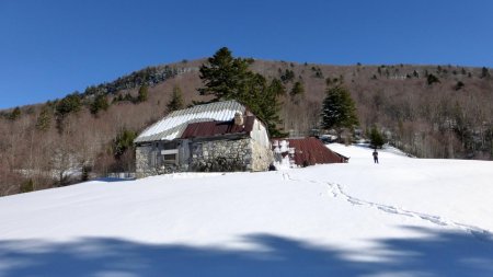 En fond Monts Charvet